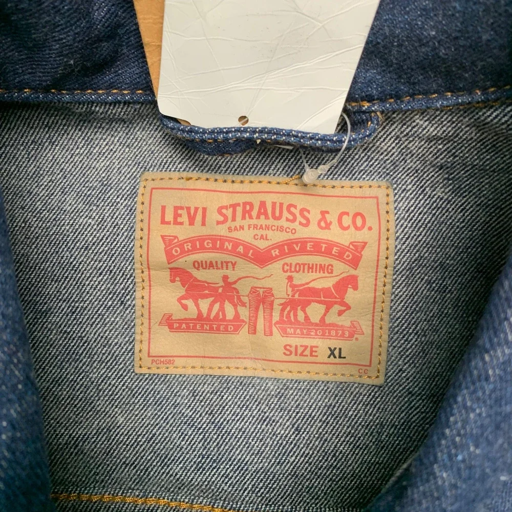 NWT Levi's Type III Trucker Jacket - Rinse/Navy Embroidered XL